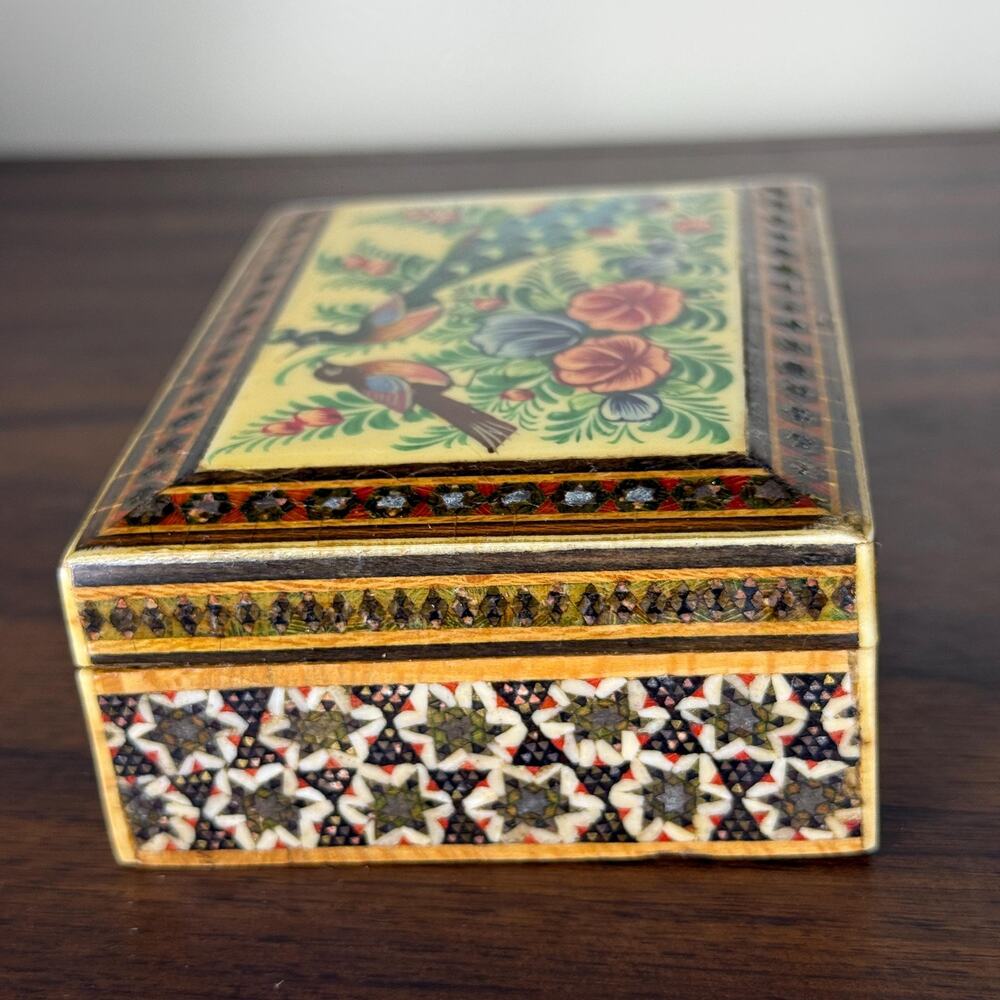 Vintage Peacock Trinket Box Hand Painted Lacquer Floral Inlaid Wood - Picture 5 of 10